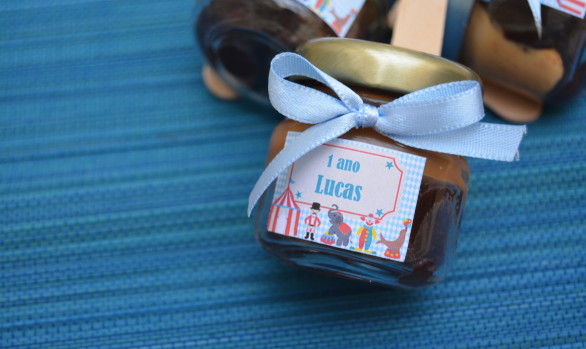 Brownie no potinho com adesivo
